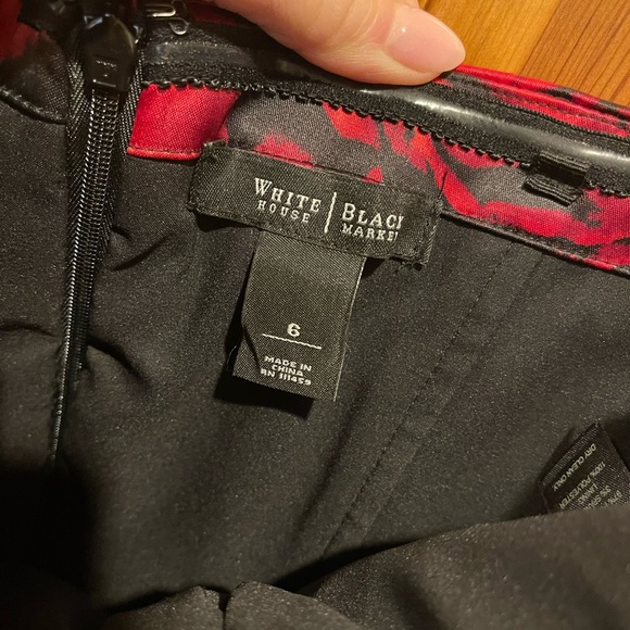 White House Black Market Black and Red roses dress - Picture 4 of 5